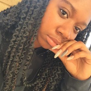 Meet your Posher, Alexia